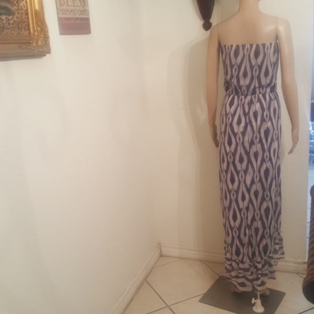 Dress - Picture 3 of 4